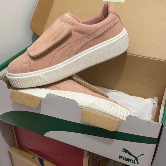 Suede platform strapped Pumas in size 6 women’s - Picture 1 of 2